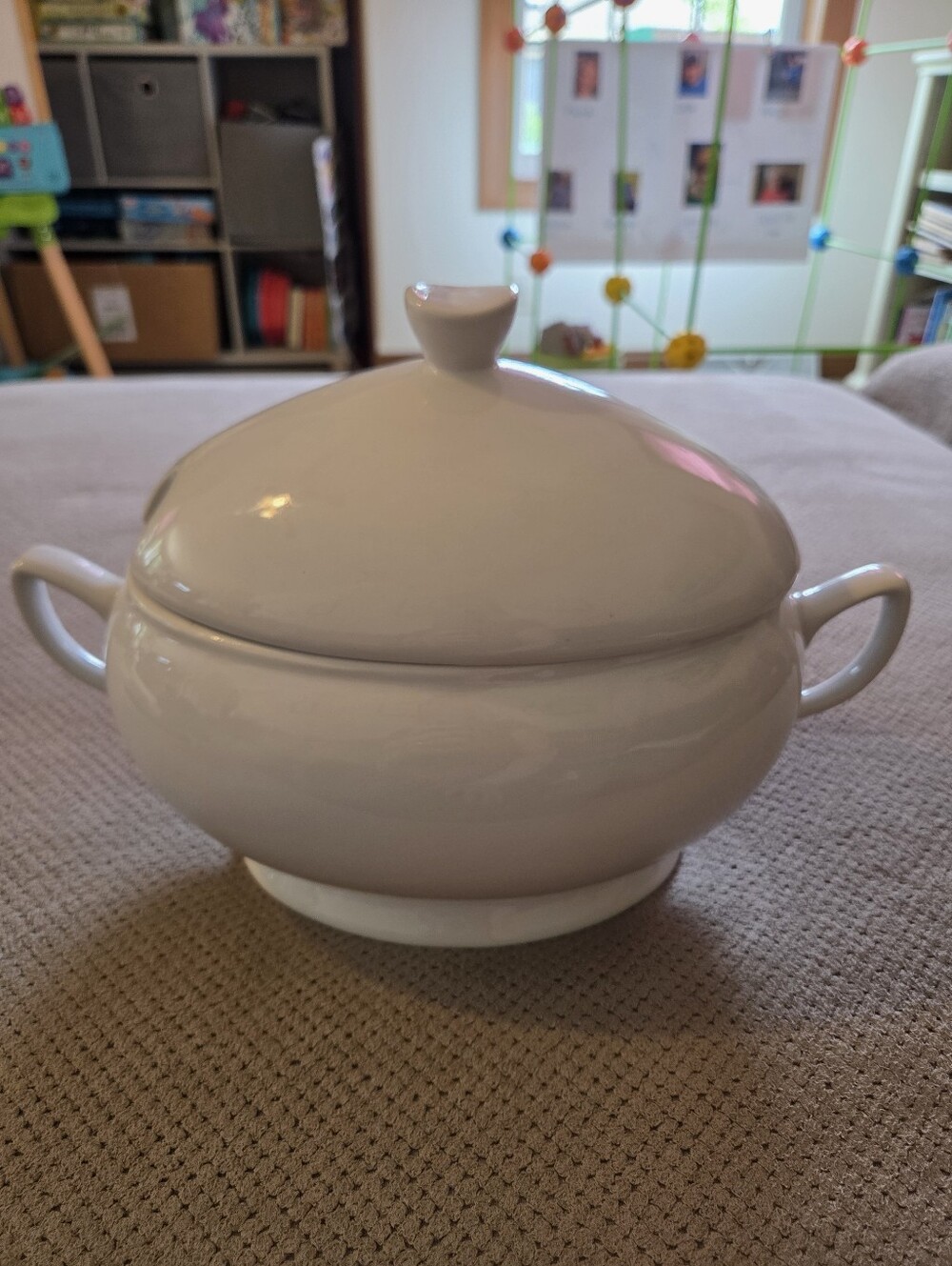 White Food Network Porcelain Soup Tureen w/Lid 3 Qt
